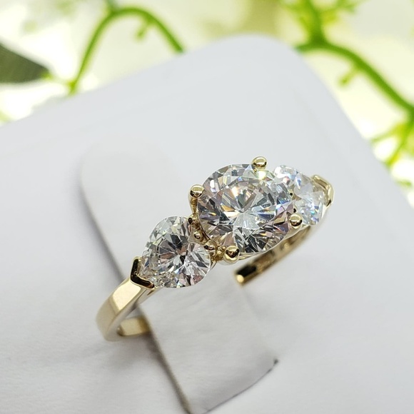 2 Ct 14K Yellow Gold Round Heart 3 Stone